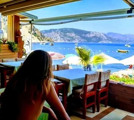 فندق مبيت وإفطار Koerfez Restorant مرمريس