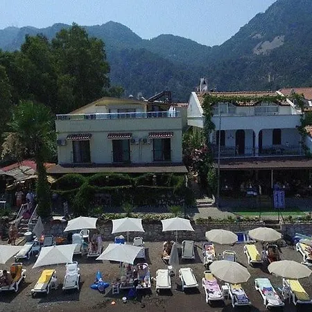 فندق مبيت وإفطار Koerfez Restorant مرمريس